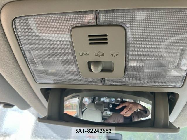 Toyota NOAH 2009-12 8871676-14