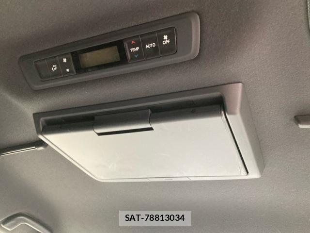 Toyota NOAH 2019-09 8871671-11