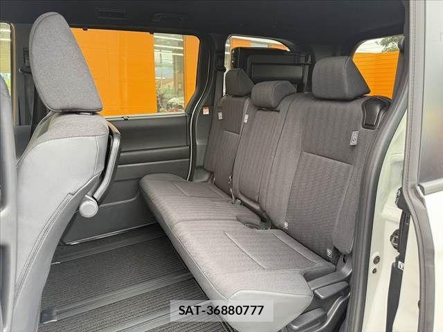 Toyota NOAH 2025-03 8871668-17