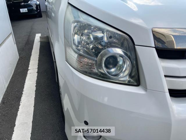 Toyota NOAH 2009-01 8871677-12