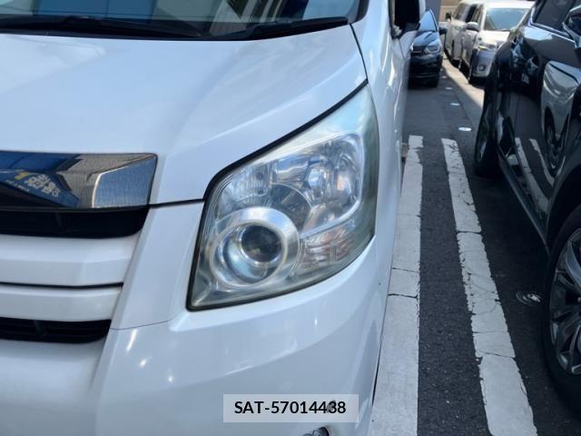 Toyota NOAH 2009-01 8871677-13