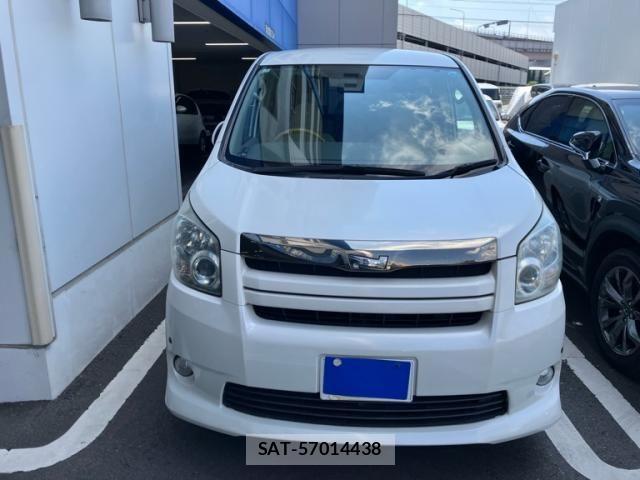 Toyota NOAH 2009-01 8871677-1