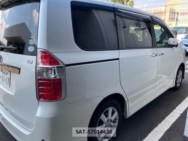 Toyota NOAH 2009-01 8871677-3