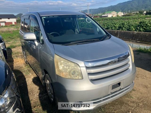 Toyota NOAH 2009-09 8871678-1