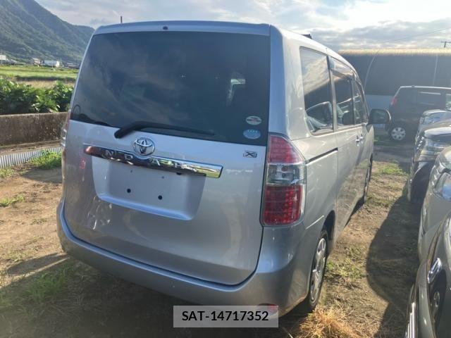 Toyota NOAH 2009-09 8871678-2