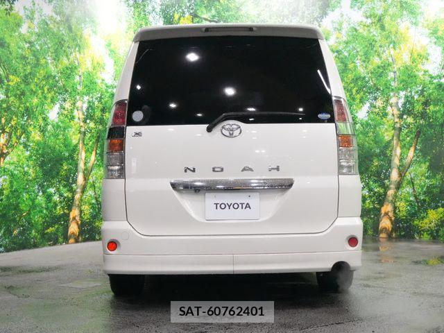 Toyota NOAH 2004-03 8881212-9