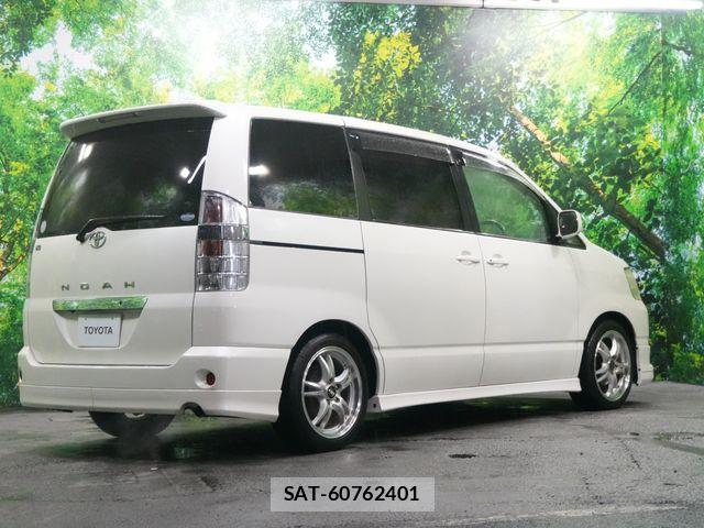 Toyota NOAH 2004-03 8881212-10