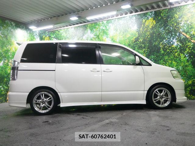Toyota NOAH 2004-03 8881212-11