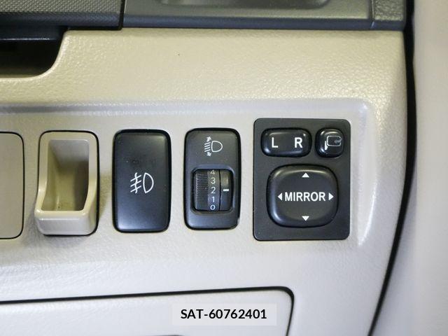 Toyota NOAH 2004-03 8881212-23