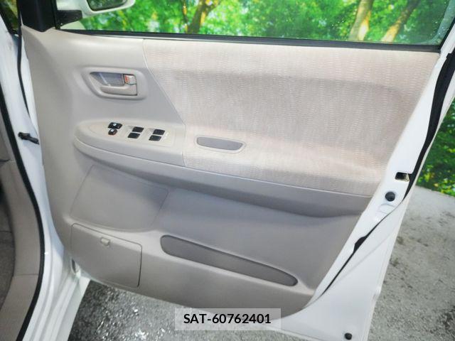 Toyota NOAH 2004-03 8881212-25