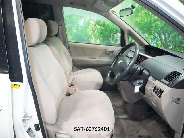 Toyota NOAH 2004-03 8881212-26