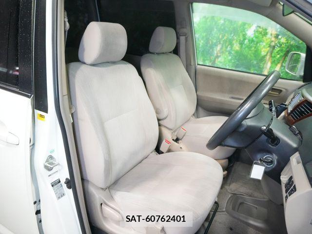 Toyota NOAH 2004-03 8881212-27
