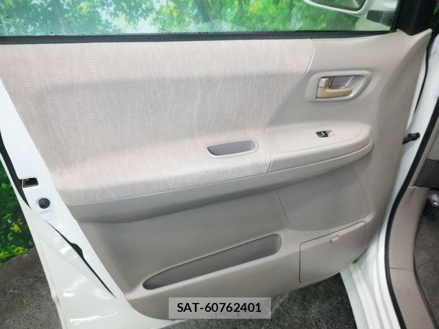 Toyota NOAH 2004-03 8881212-29