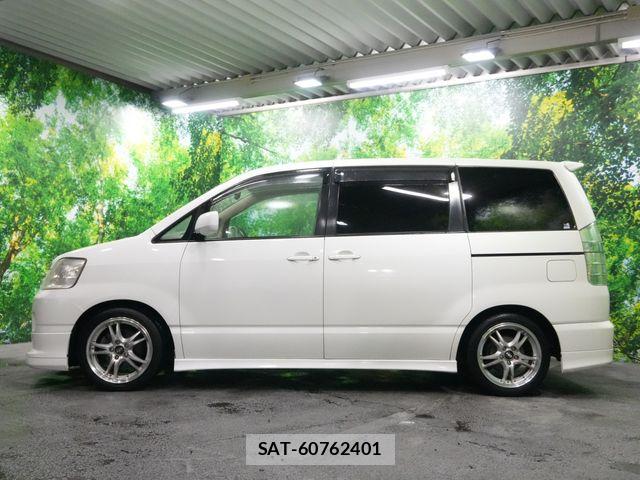 Toyota NOAH 2004-03 8881212-7