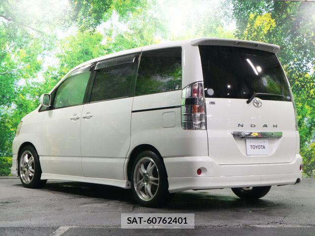 Toyota NOAH 2004-03 8881212-8