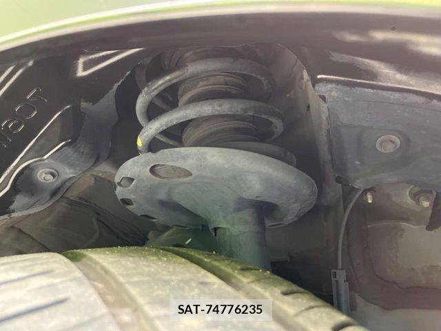 Toyota NOAH 2020-02 8881201-19