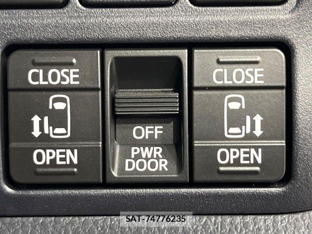 Toyota NOAH 2020-02 8881201-2