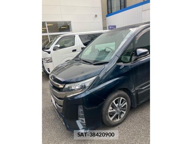 Toyota NOAH 2017-08 8881207-0