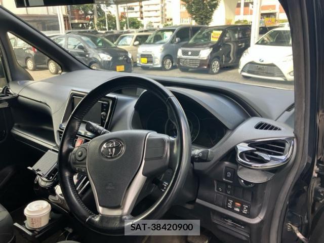 Toyota NOAH 2017-08 8881207-15
