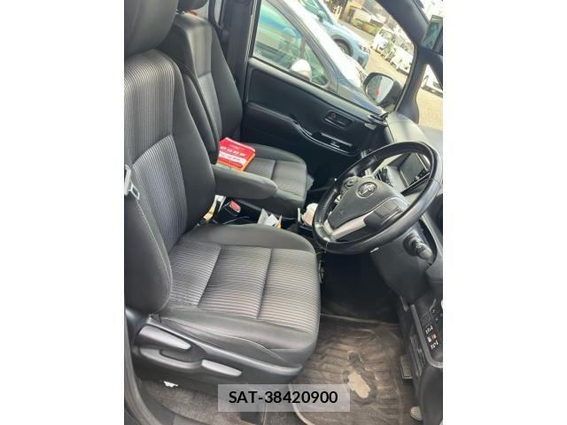 Toyota NOAH 2017-08 8881207-16