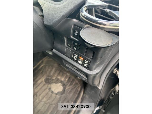 Toyota NOAH 2017-08 8881207-17