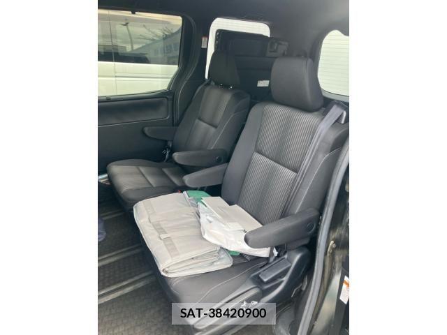 Toyota NOAH 2017-08 8881207-7