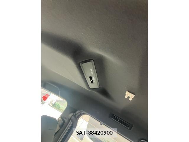 Toyota NOAH 2017-08 8881207-8