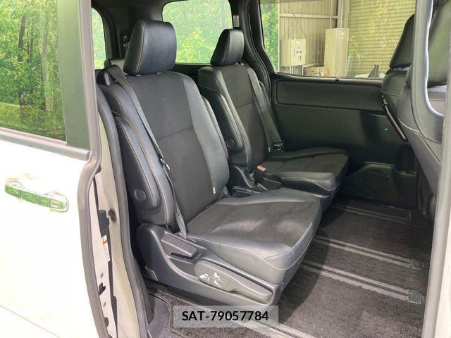 Toyota NOAH 2021-03 8881200-9