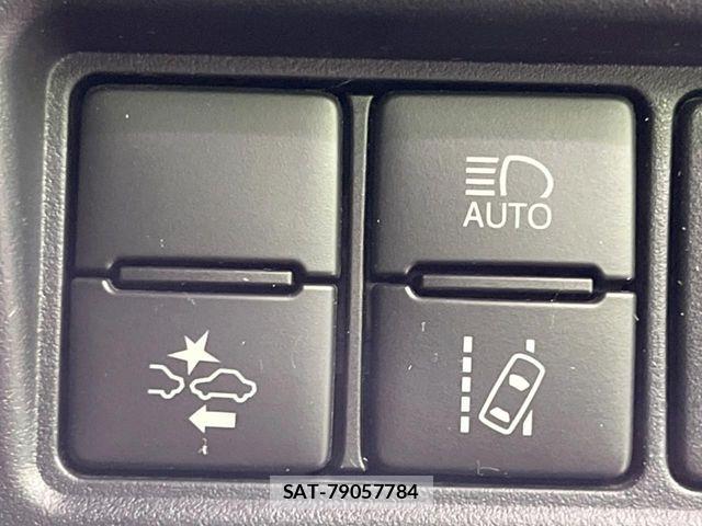 Toyota NOAH 2021-03 8881200-6