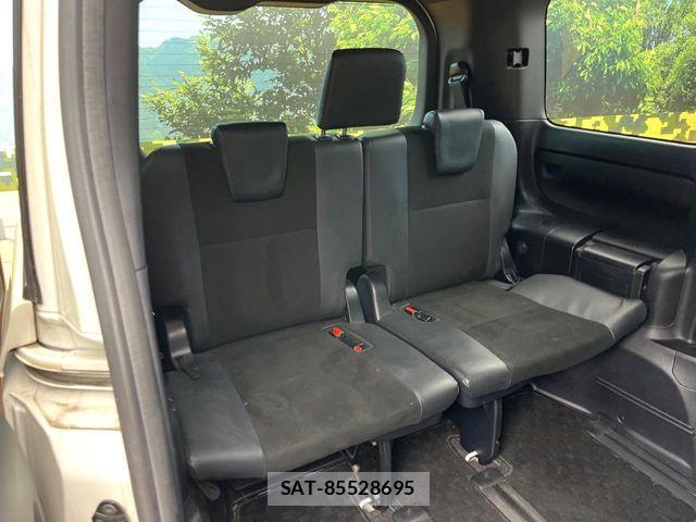 Toyota NOAH 2019-02 8881197-9
