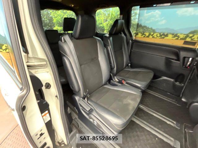 Toyota NOAH 2019-02 8881197-8