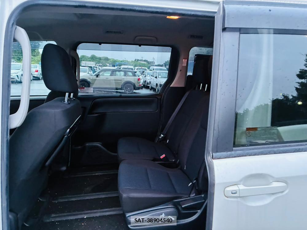 Toyota NOAH 2019-08 8878490-9