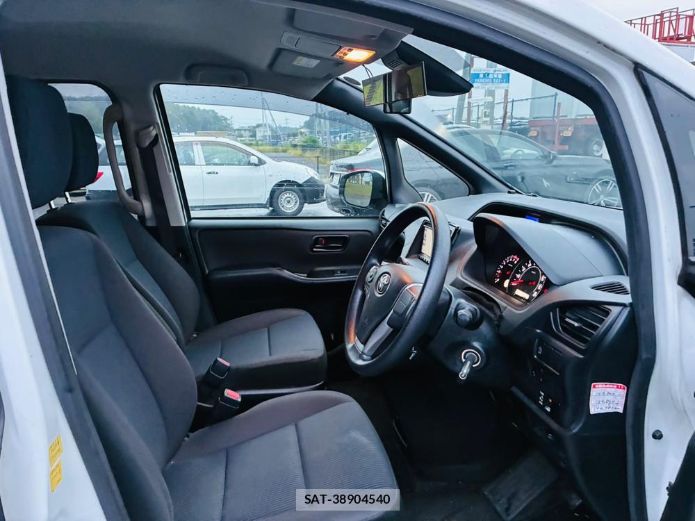 Toyota NOAH 2019-08 8878490-11