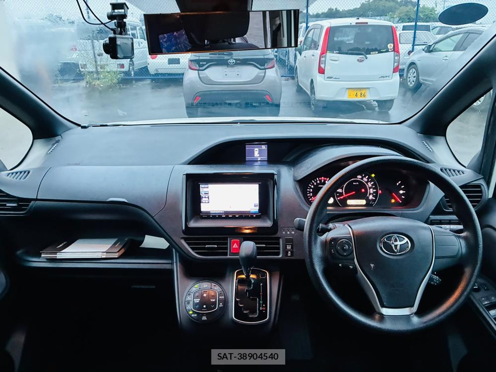 Toyota NOAH 2019-08 8878490-12
