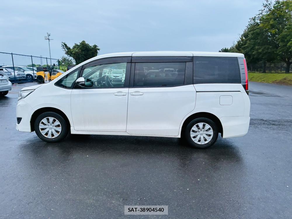Toyota NOAH 2019-08 8878490-1