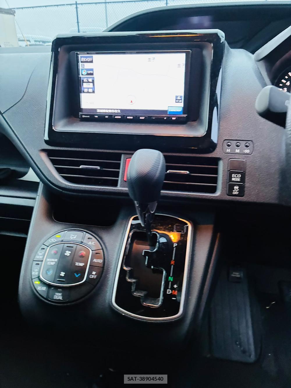 Toyota NOAH 2019-08 8878490-19