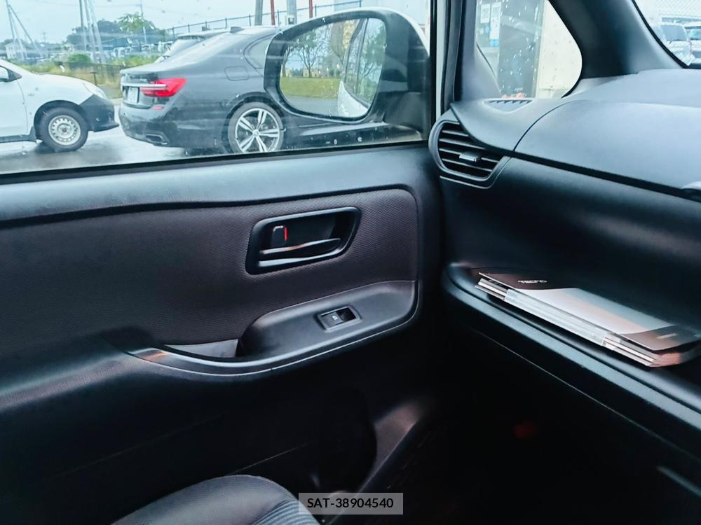 Toyota NOAH 2019-08 8878490-21