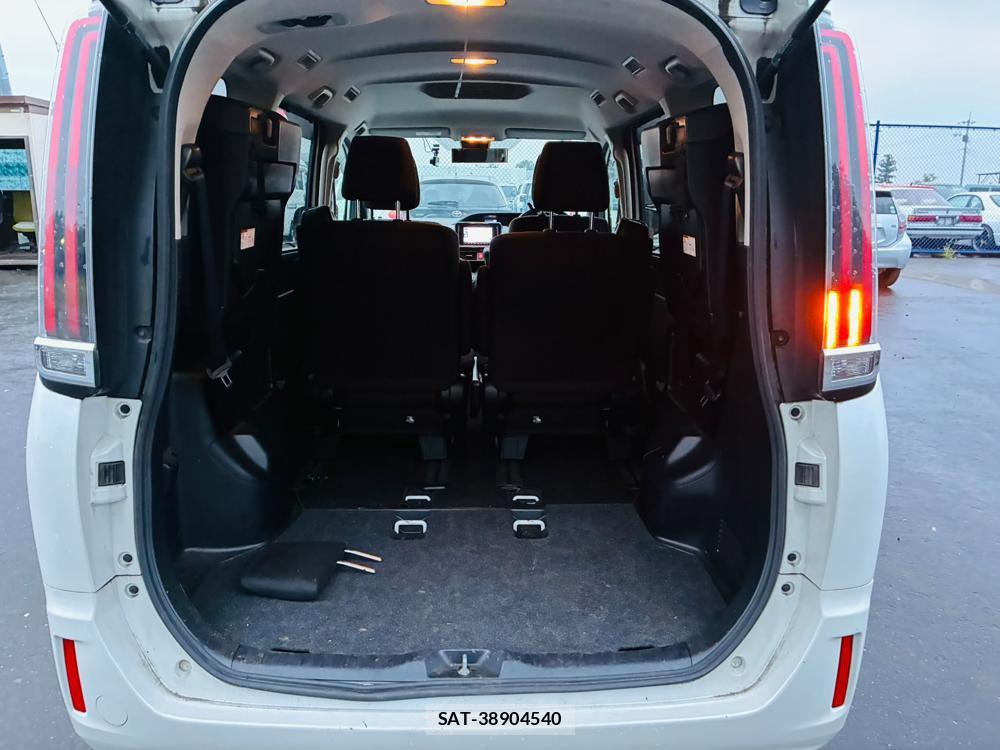 Toyota NOAH 2019-08 8878490-23