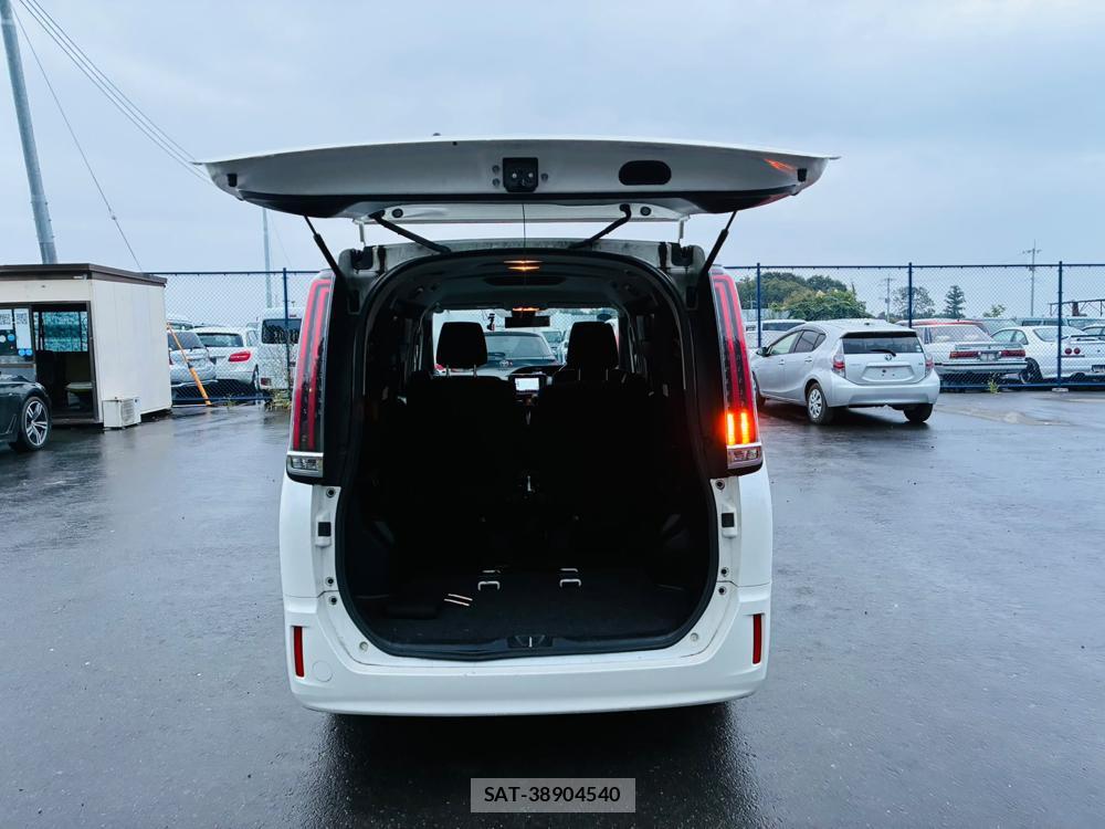 Toyota NOAH 2019-08 8878490-24