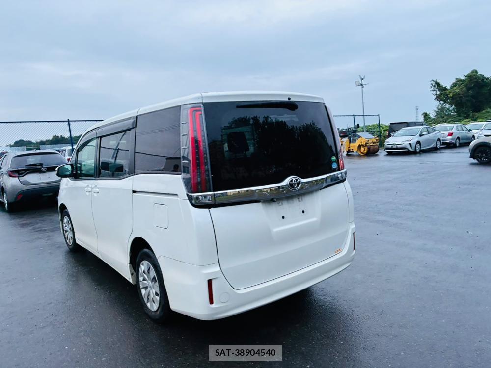 Toyota NOAH 2019-08 8878490-2