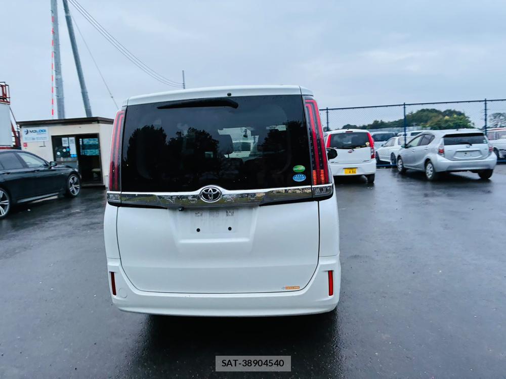 Toyota NOAH 2019-08 8878490-3