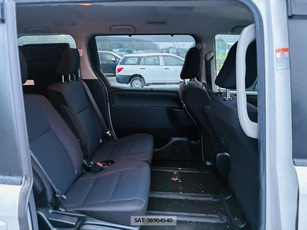 Toyota NOAH 2019-08 8878490-8