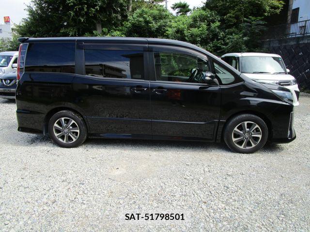 Toyota NOAH 2017-10 8881204-3