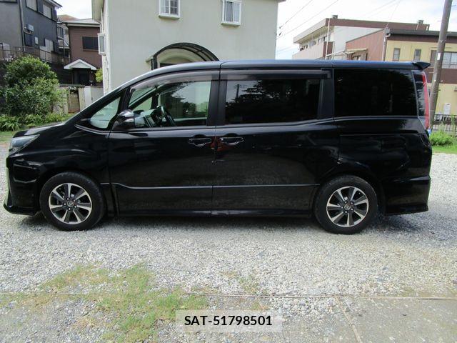 Toyota NOAH 2017-10 8881204-5