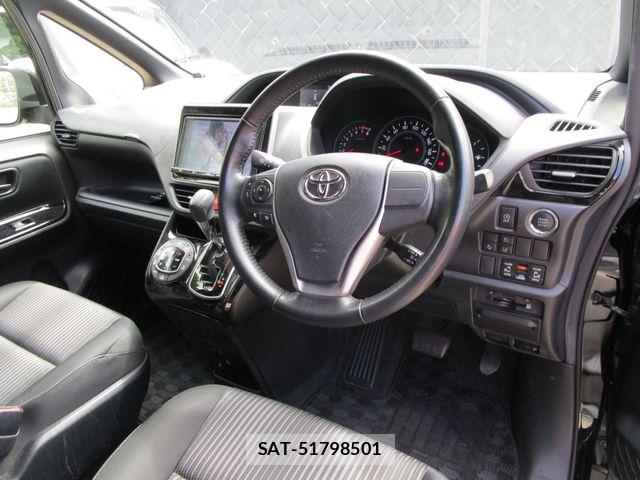 Toyota NOAH 2017-10 8881204-6
