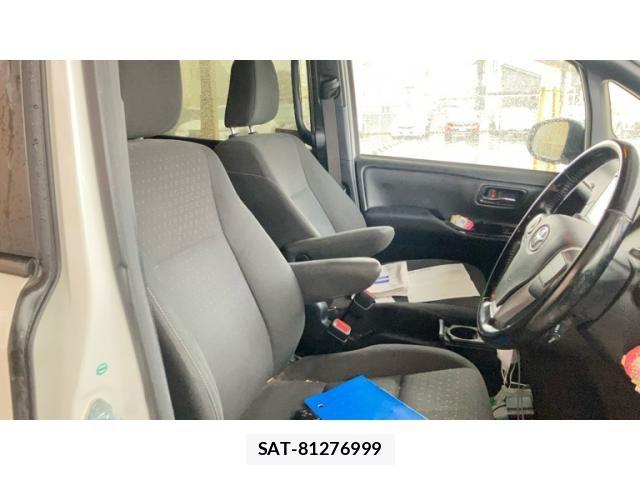 Toyota NOAH 2018-04 8881209-13