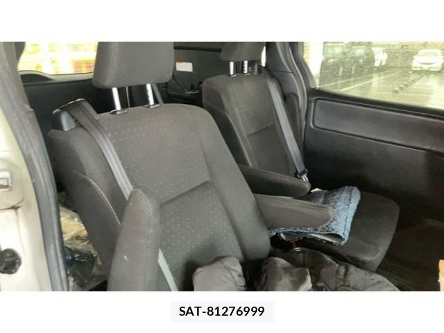 Toyota NOAH 2018-04 8881209-14