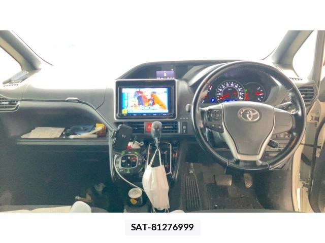 Toyota NOAH 2018-04 8881209-16