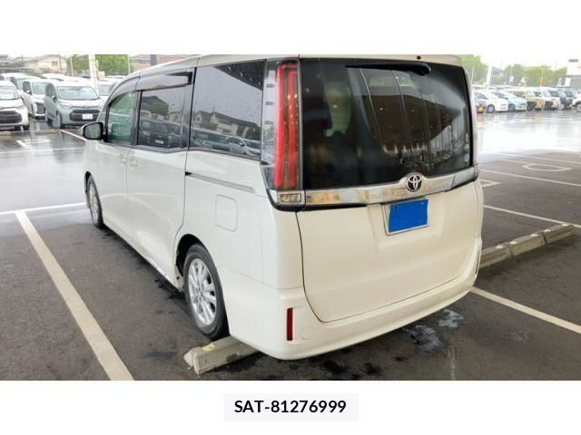 Toyota NOAH 2018-04 8881209-6