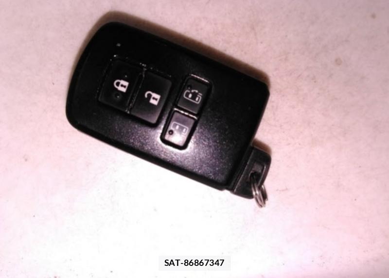 Toyota NOAH 2015-03 8878434-7